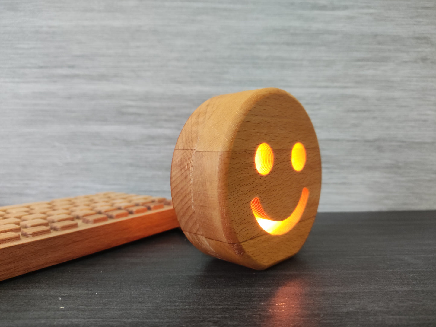 Smiley / Emoji Holz LED Nachtlicht / Dekoration