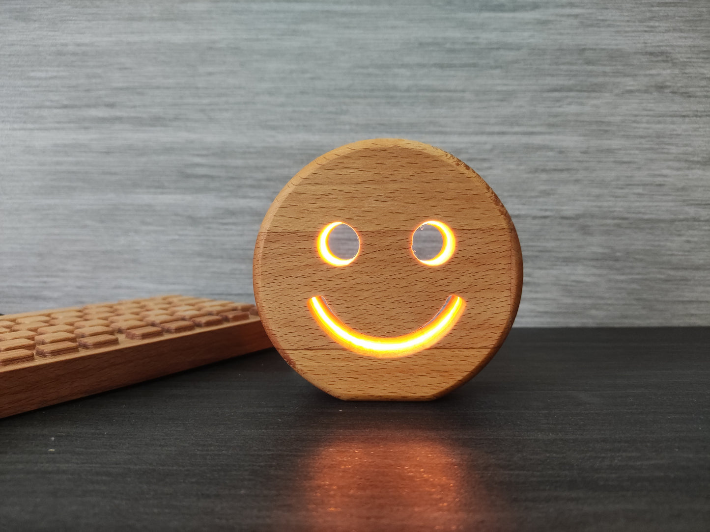 Smiley / Emoji Holz LED Nachtlicht / Dekoration