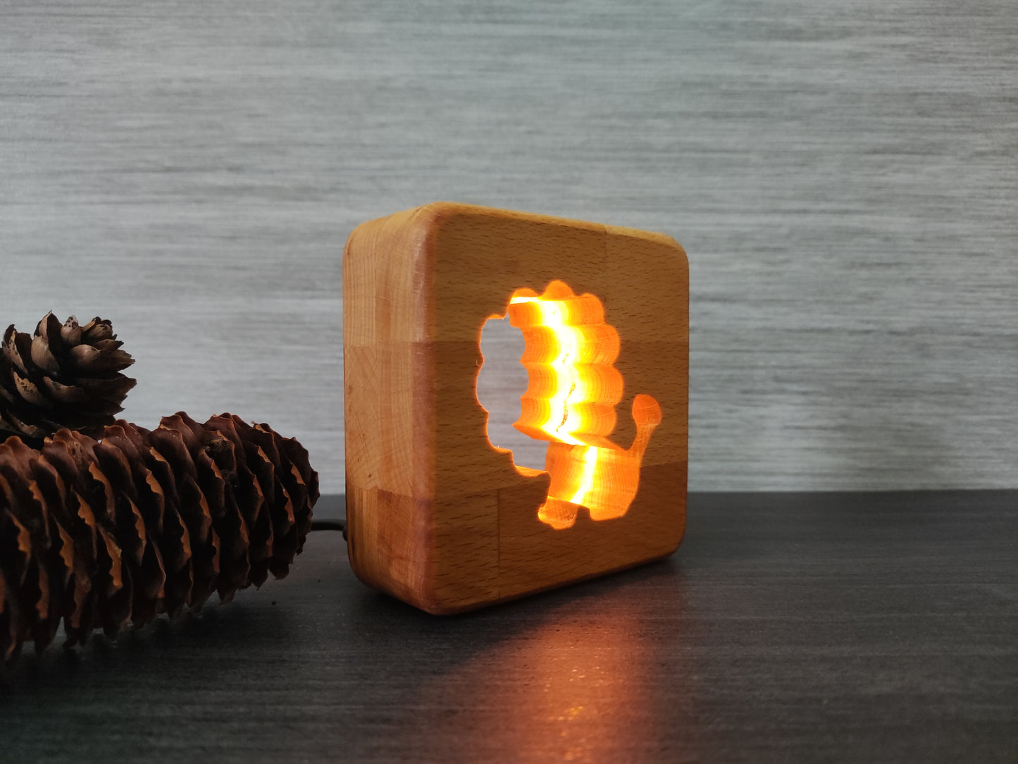 Löwe Holz LED Nachtlicht / Dekoration