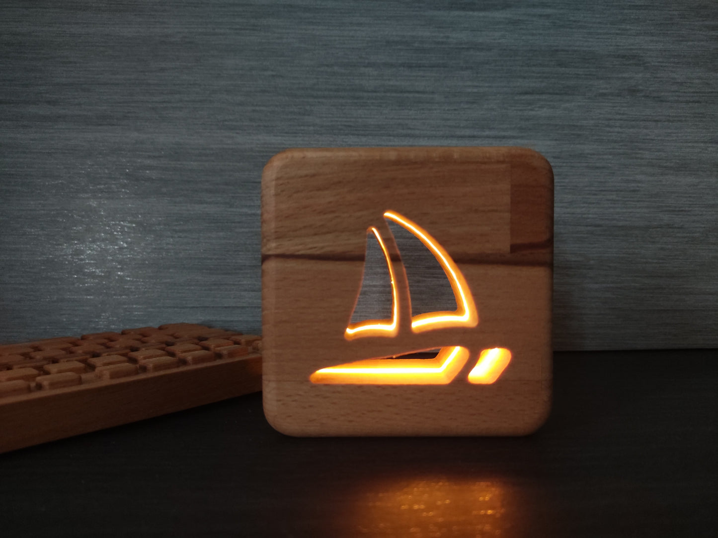 Katamaran Holz LED Nachtlicht / Dekoration