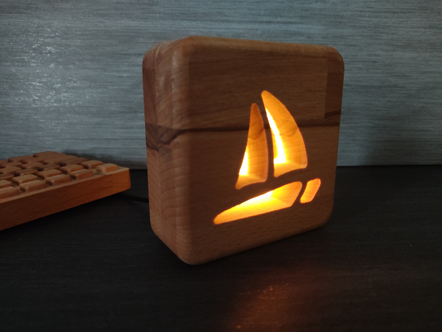 Katamaran Holz LED Nachtlicht / Dekoration