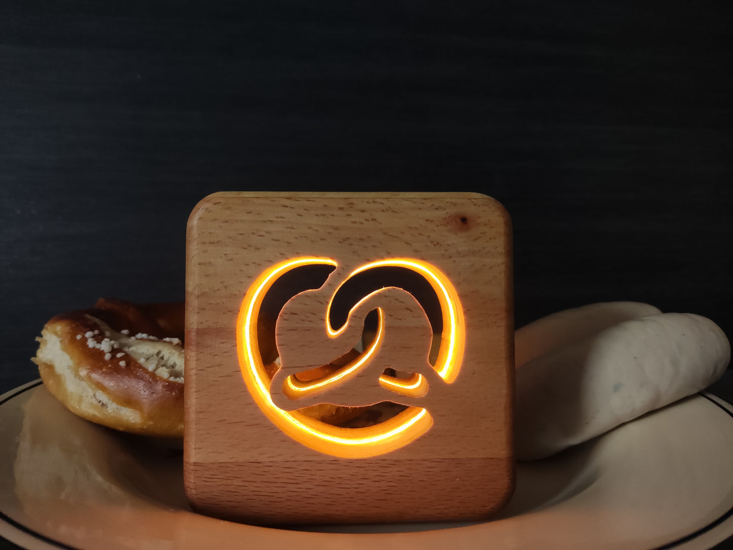 Bretzel Holz LED Nachtlicht / Dekoration
