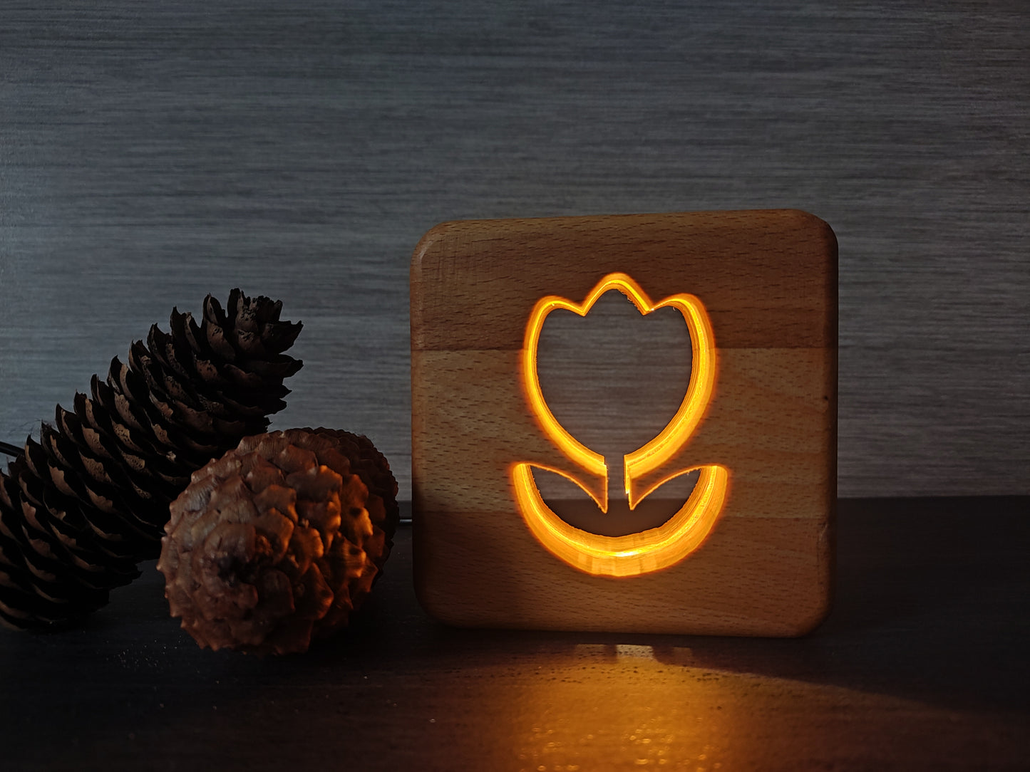 Tulpe Holz LED Nachtlicht / Dekoration
