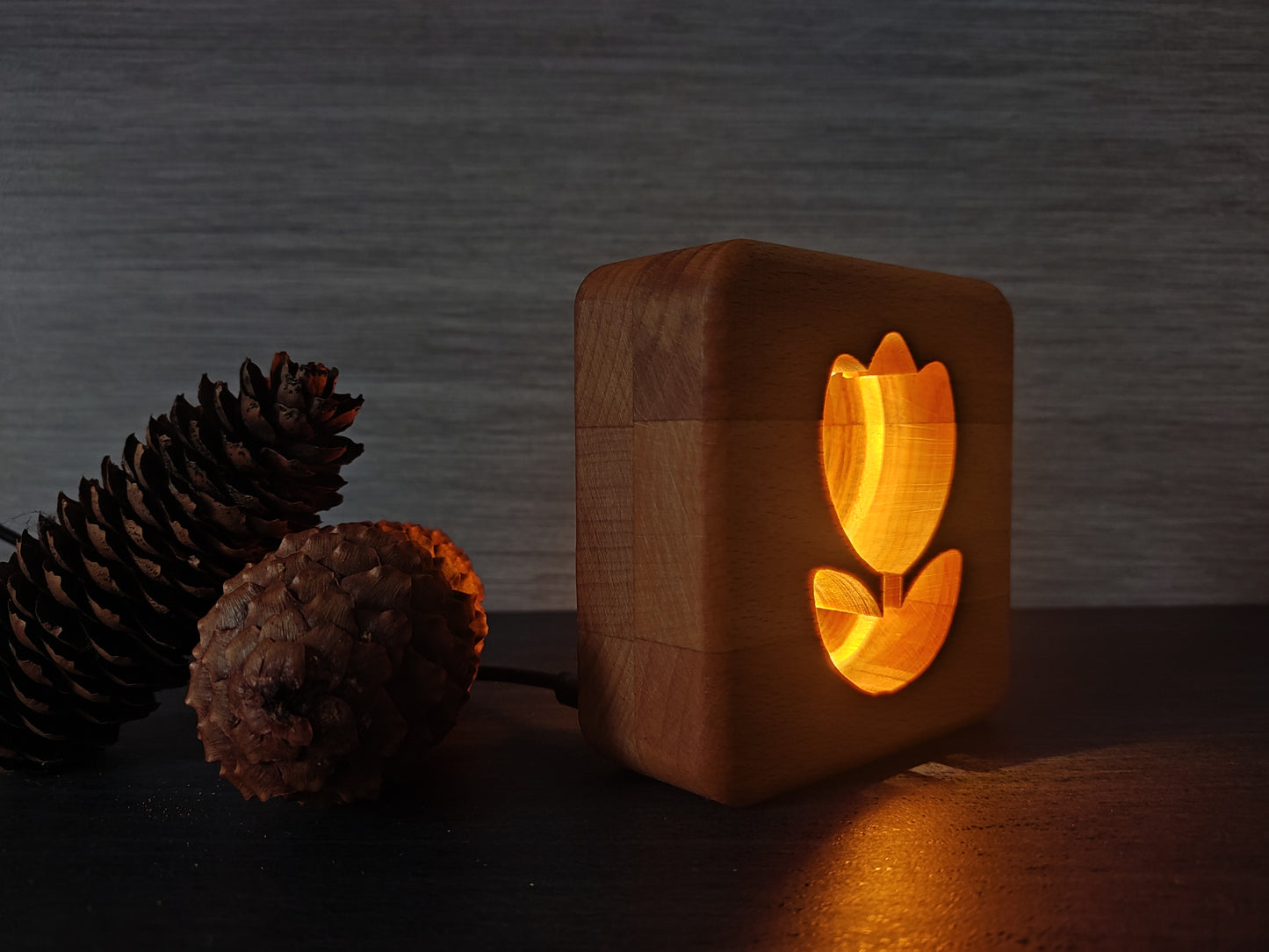 Tulpe Holz LED Nachtlicht / Dekoration