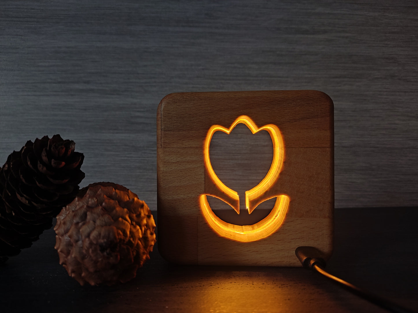 Tulpe Holz LED Nachtlicht / Dekoration
