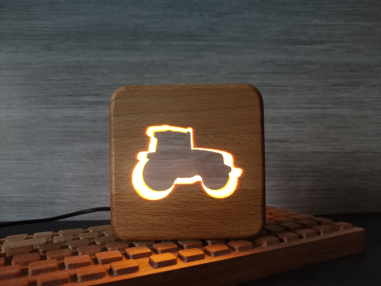 Traktor / Bullgod Holz LED Nachtlicht / Dekoration
