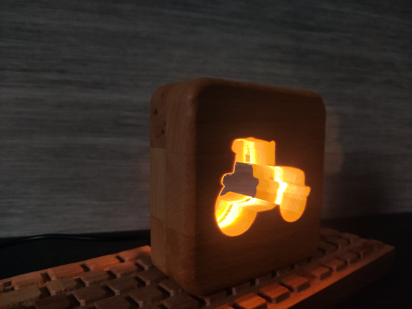 Traktor / Bullgod Holz LED Nachtlicht / Dekoration