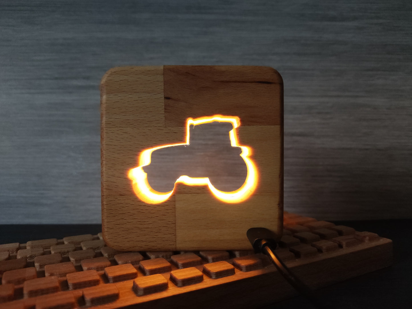Traktor / Bullgod Holz LED Nachtlicht / Dekoration