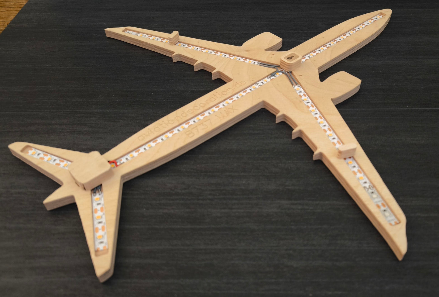 Boeing B737 MAX Holz LED Wanddekoration / Nachtlicht