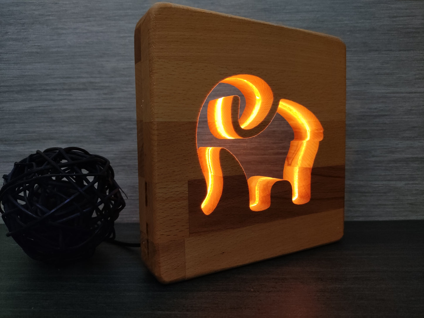 XXL Elefant Deko Holz LED Nachtlicht / Tischlicht, 19cm x 19cm