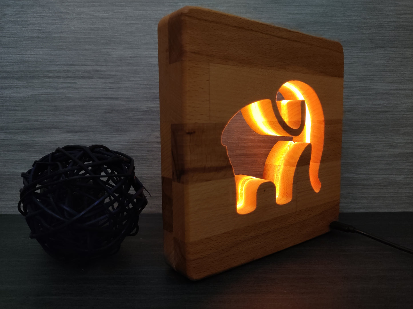 XXL Elefant Deko Holz LED Nachtlicht / Tischlicht, 19cm x 19cm