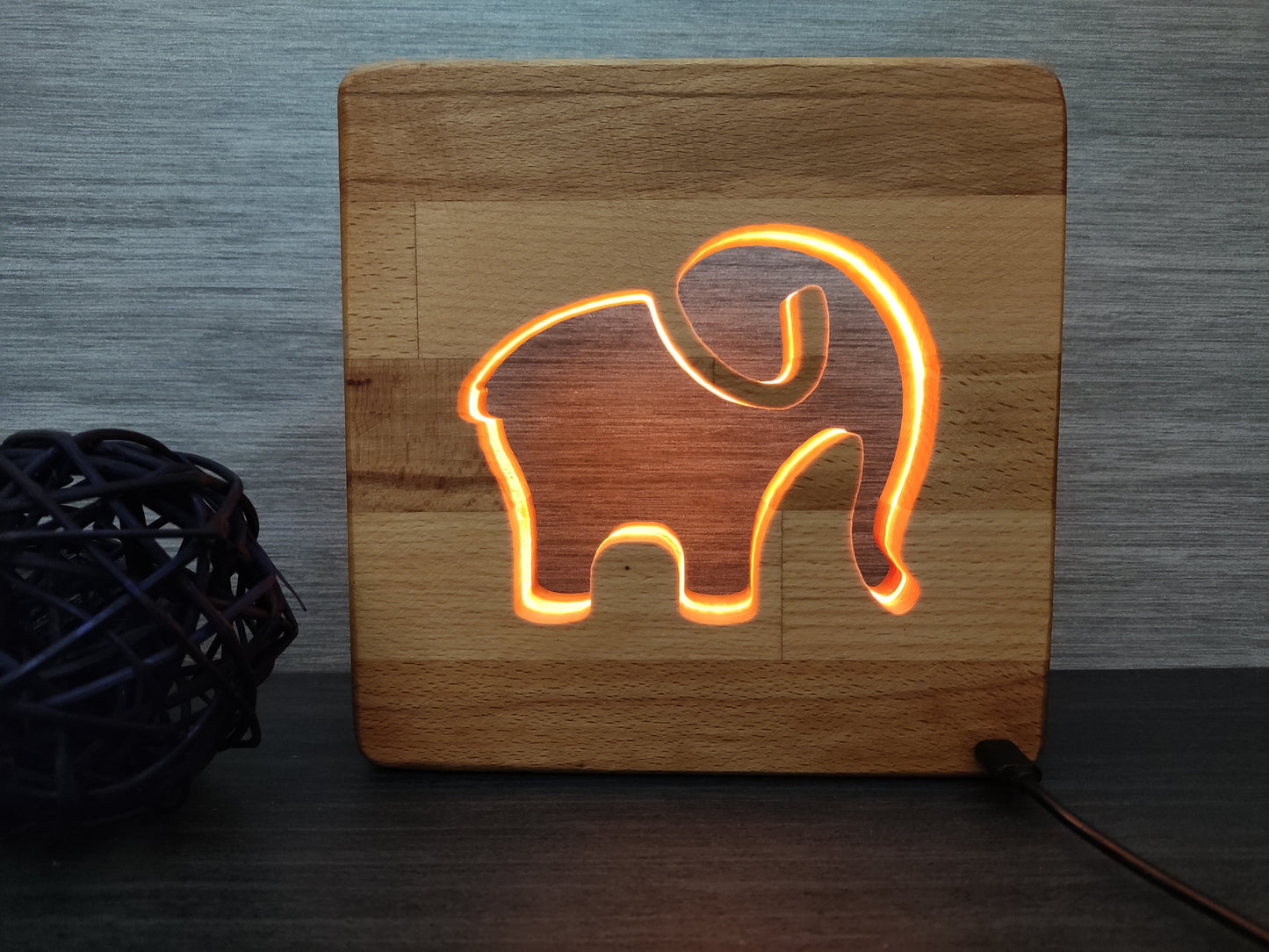 XXL Elefant Deko Holz LED Nachtlicht / Tischlicht, 19cm x 19cm