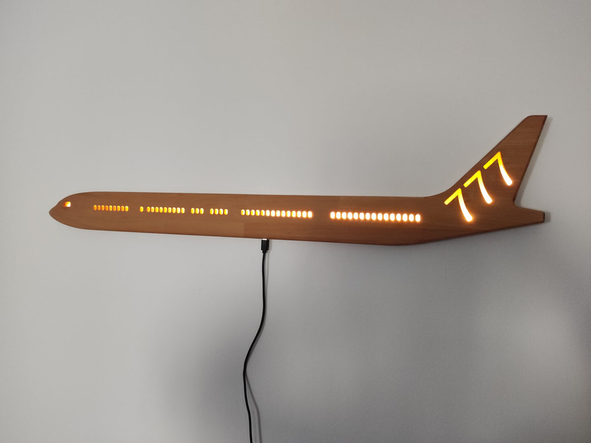 Boeing B777 (1:150) Holz LED Wanddekoration / Nachtlicht