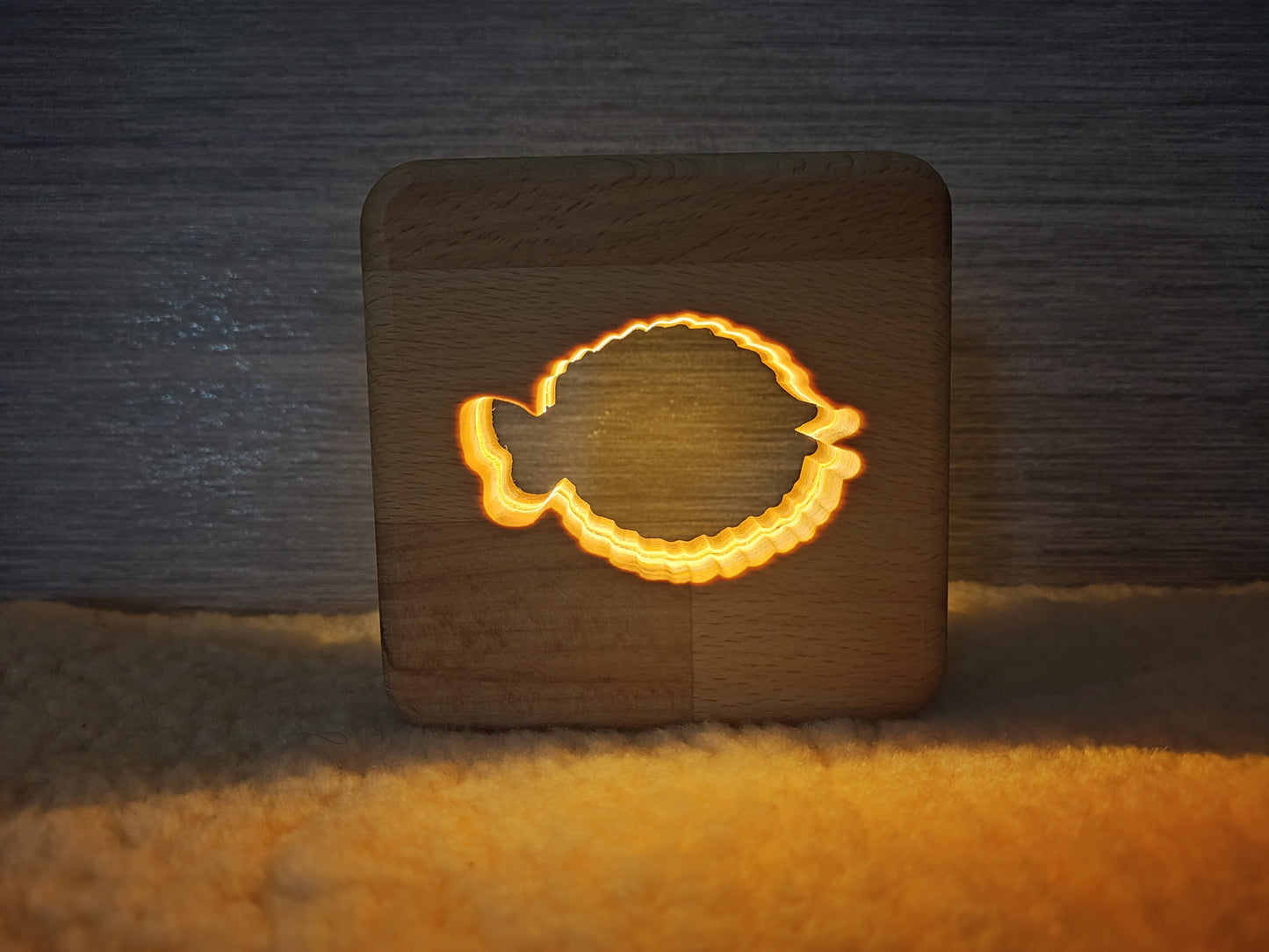 Kugelfisch Holz LED Nachtlicht / Dekoration