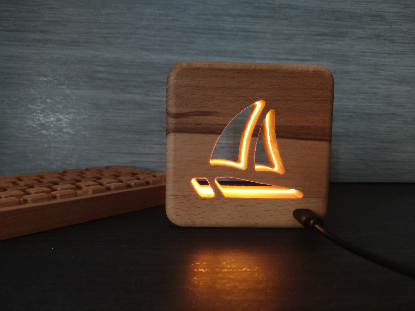 Katamaran Holz LED Nachtlicht / Dekoration