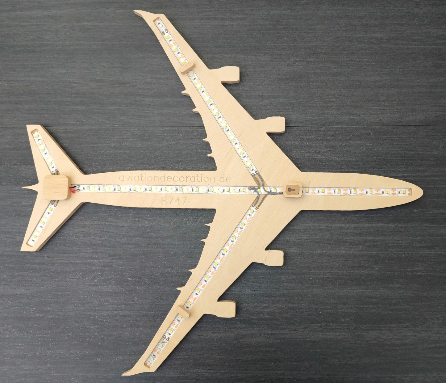 Boeing B747 Queen of the Skies Holz LED Wanddekoration / Nachtlicht