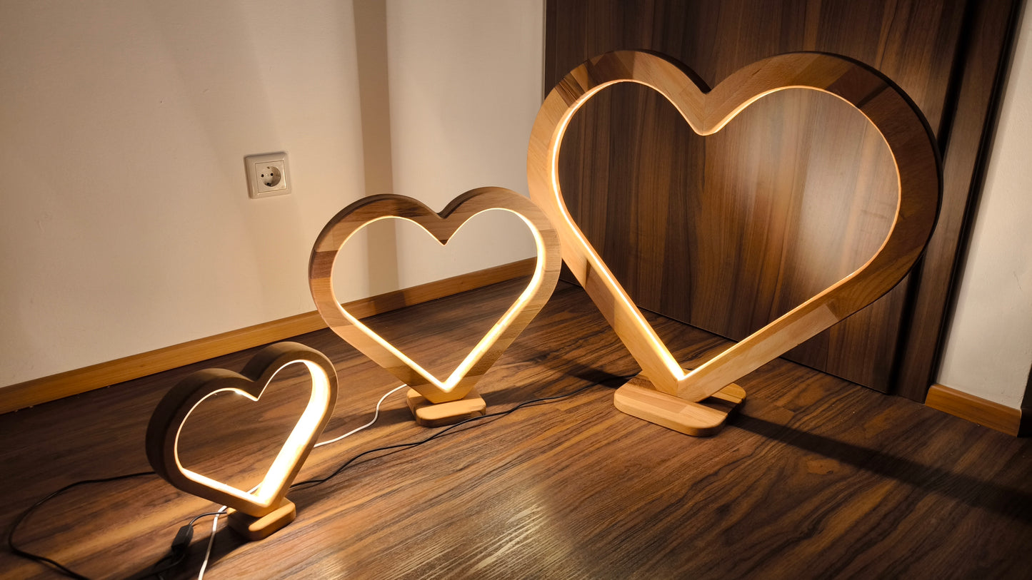 Herz (XXL) Holz LED Tischlampe / Dekoration