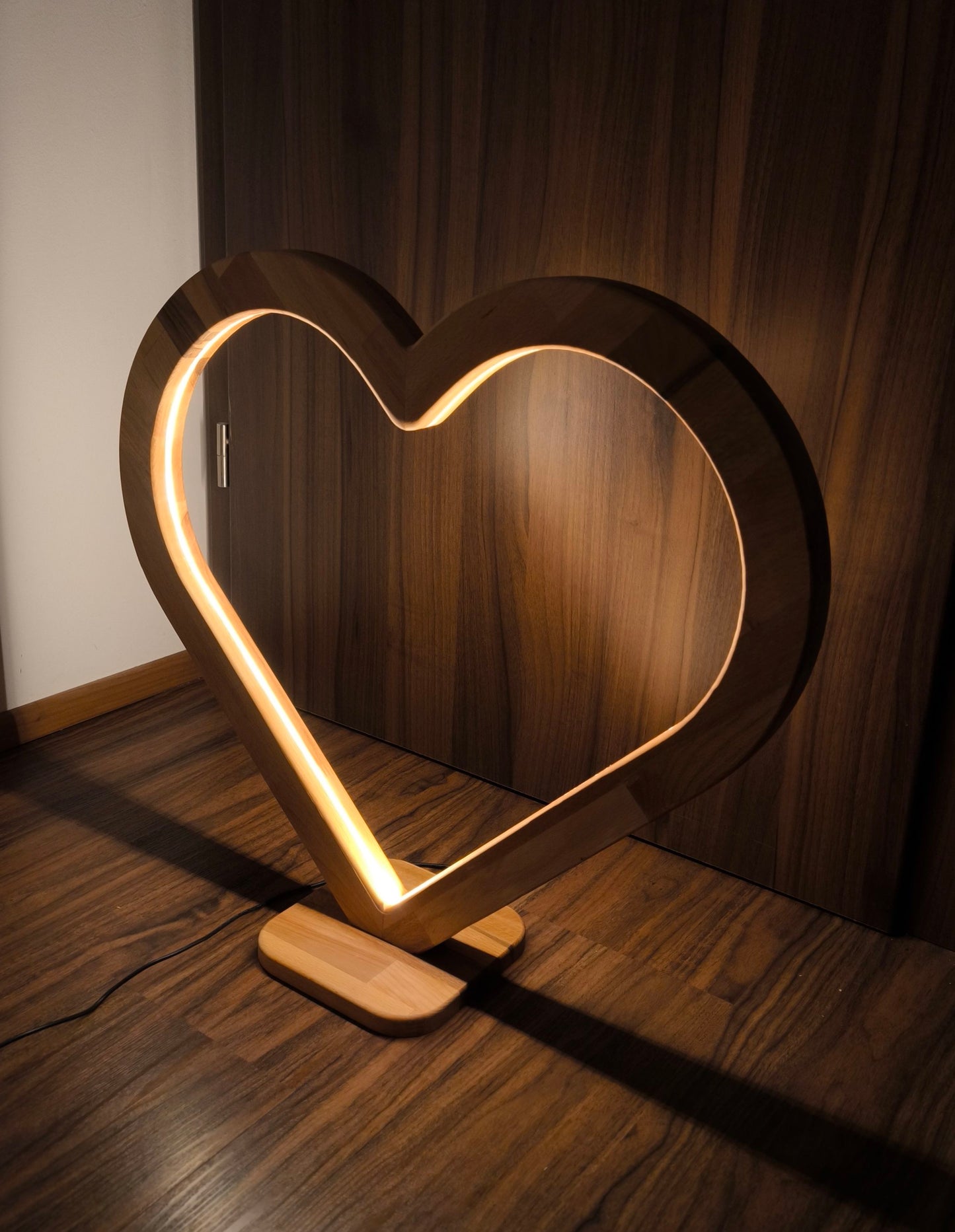 Herz (XXL) Holz LED Tischlampe / Dekoration
